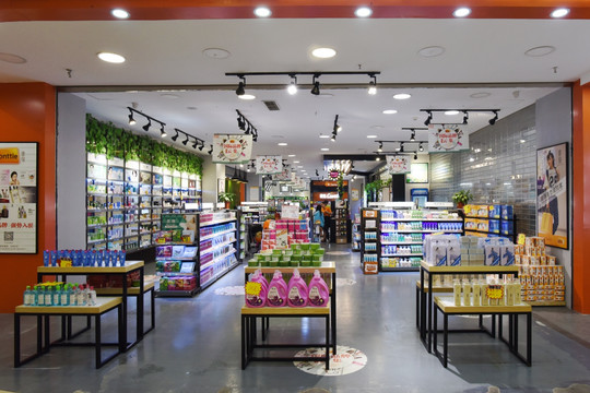 融合之美 日用百货与化妆品店的多元经营之道